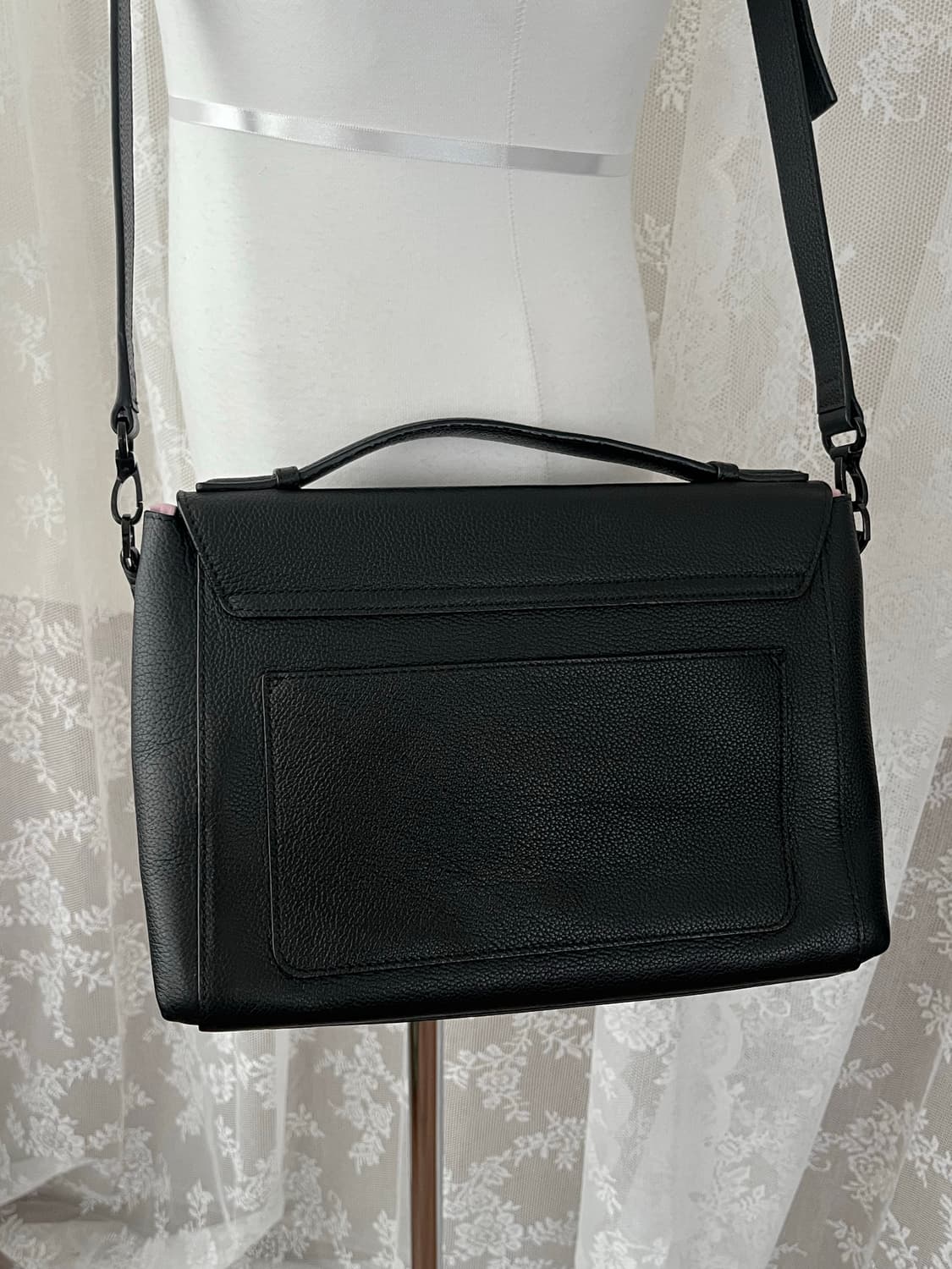 럭키슈에뜨 x 쿠론 크로스백 블랙 상품이미지4