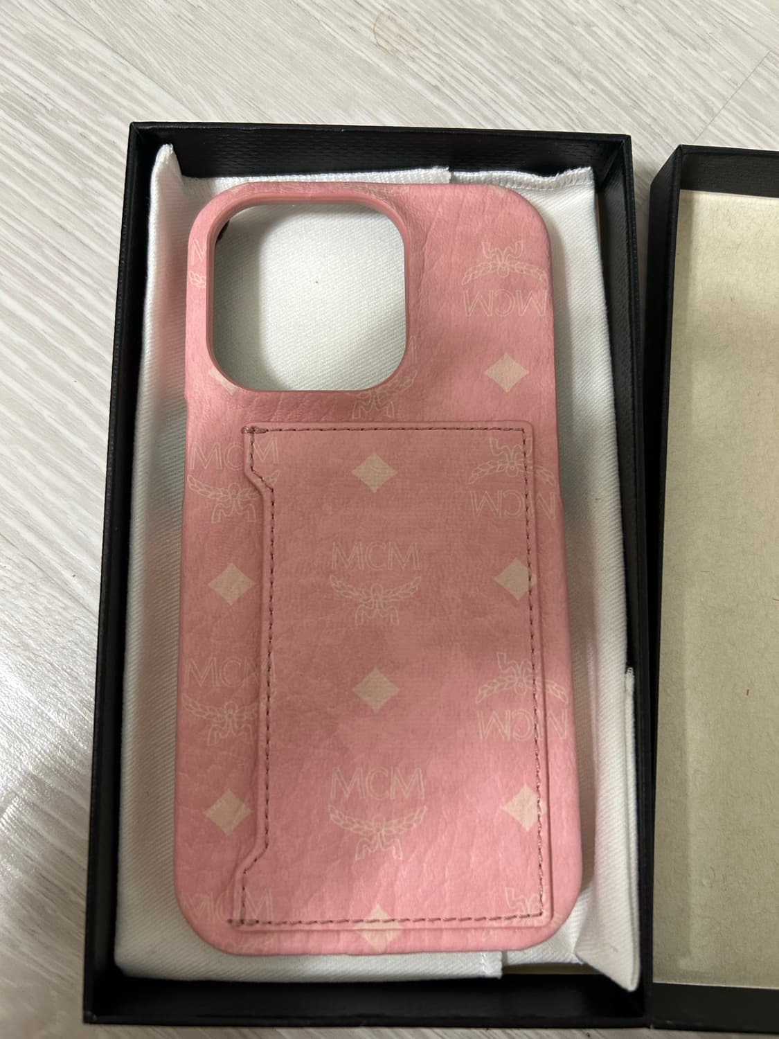 MCM 아이폰 14 프로 핸드폰 케이스 상품이미지1