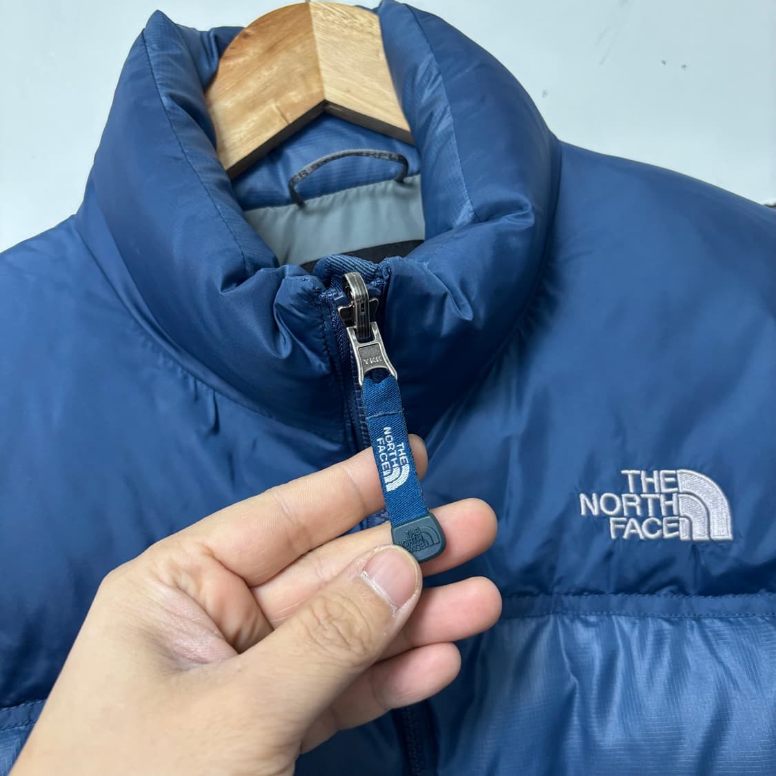 노스페이스 블루 눕시 700 패딩 상품이미지4