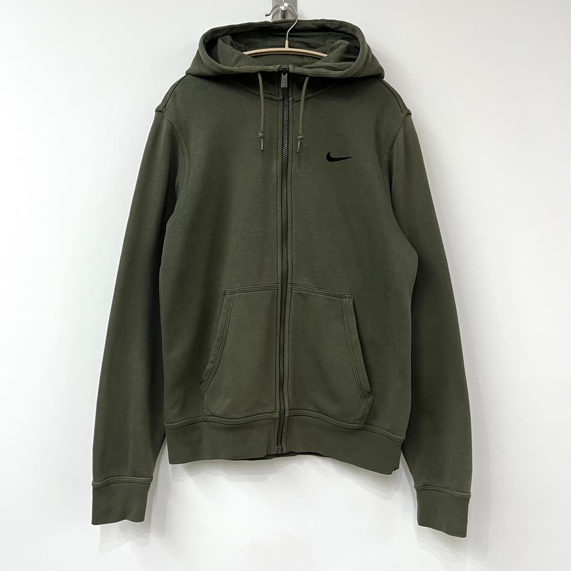 나이키 자수로고 카키 후드집업 상품이미지2