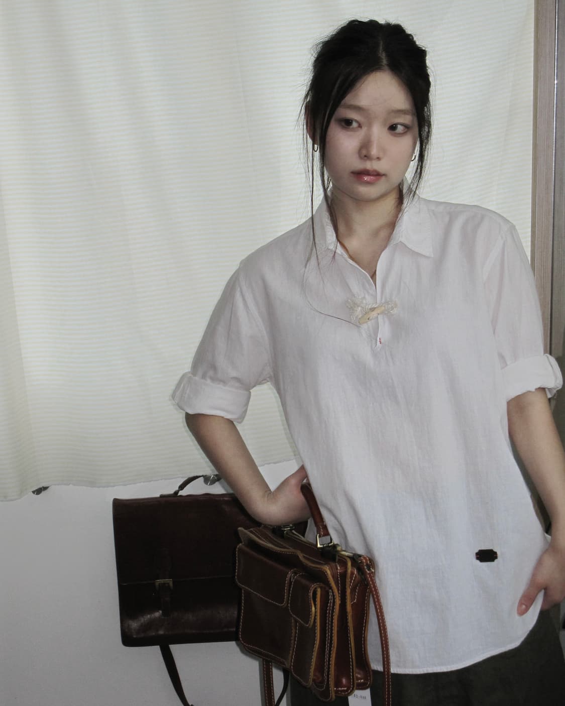 화이트 버튼 포인트 셔츠  상품이미지1