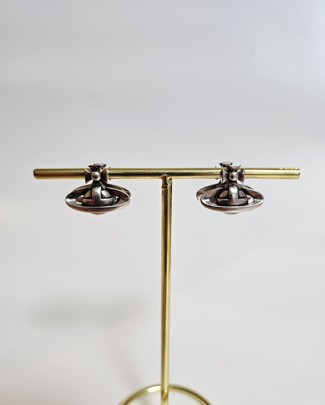 비비안웨스트우드 업사이클링 엔틱풍 양면 원터치 귀걸이 상품이미지3