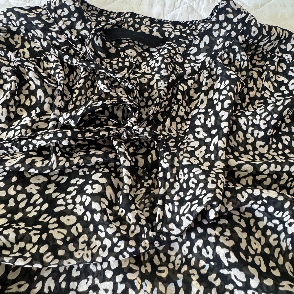 55 한섬 보브 레오파드 블라우스 상품이미지6