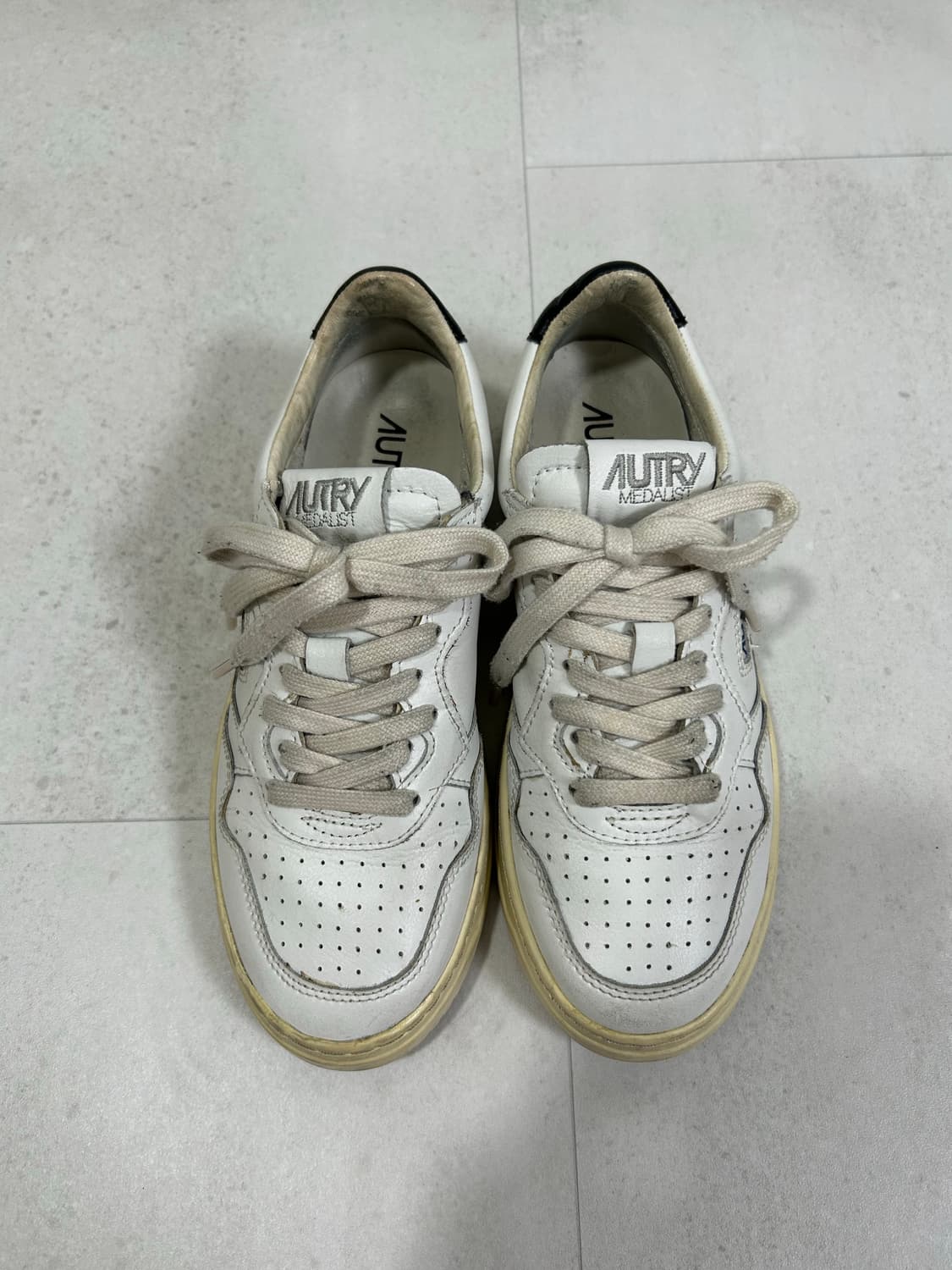 오트리 메달리스트 로우 레더 스니커즈 37 (240) 상품이미지5