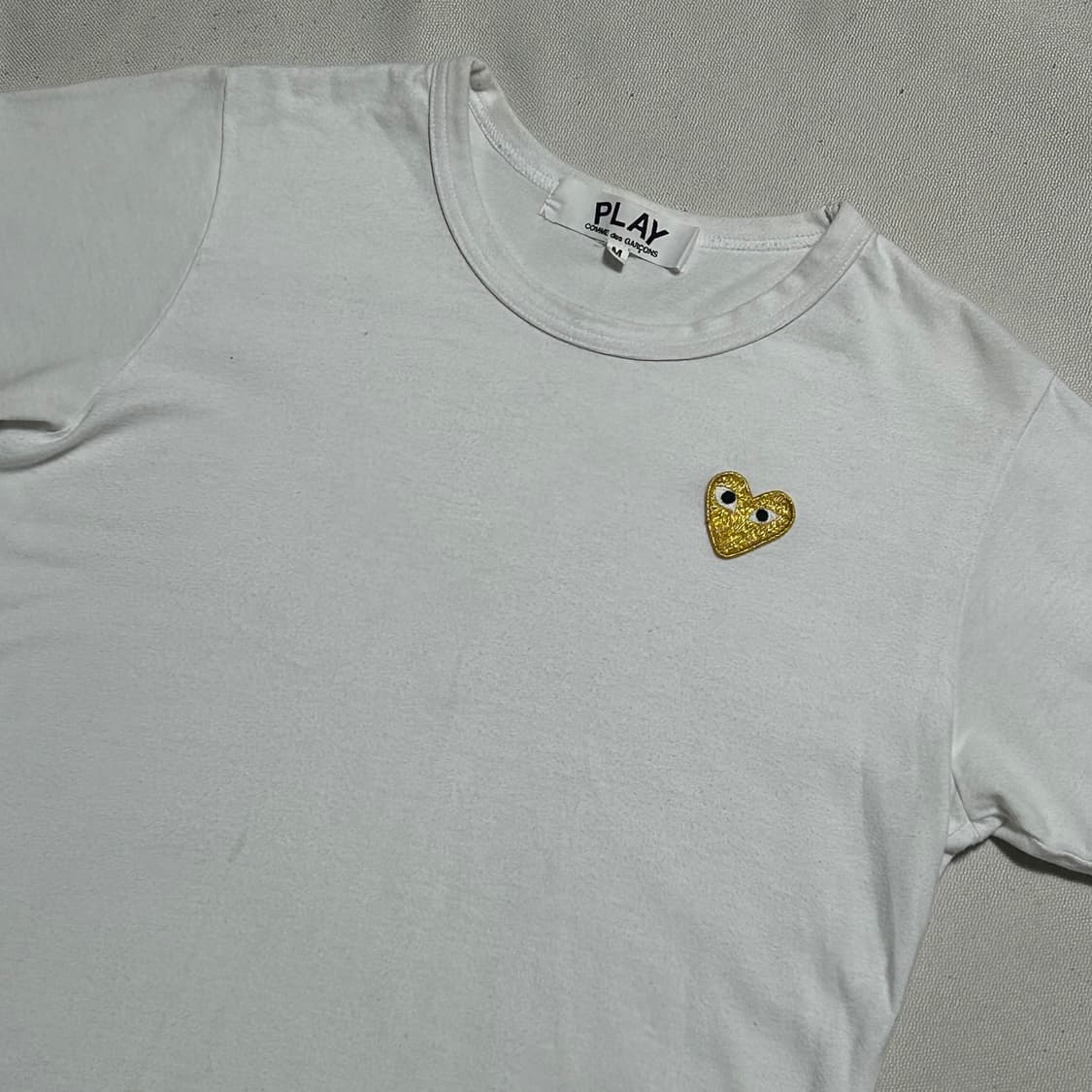 M 꼼데가르송 골드하트 와펜 반팔티 상품이미지1