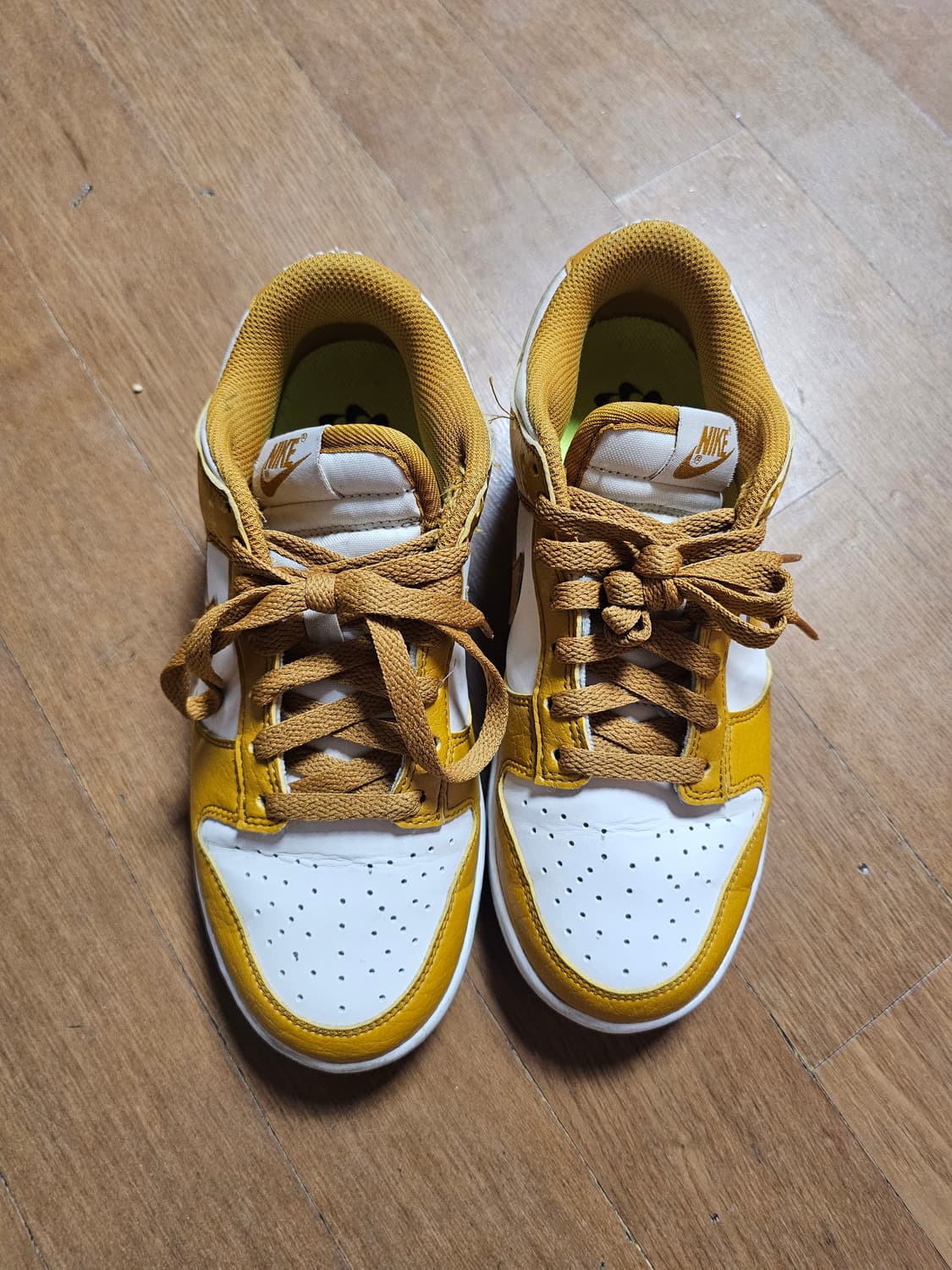 나이키 덩크 로우 골드/화이트 운동화 235 상품이미지1
