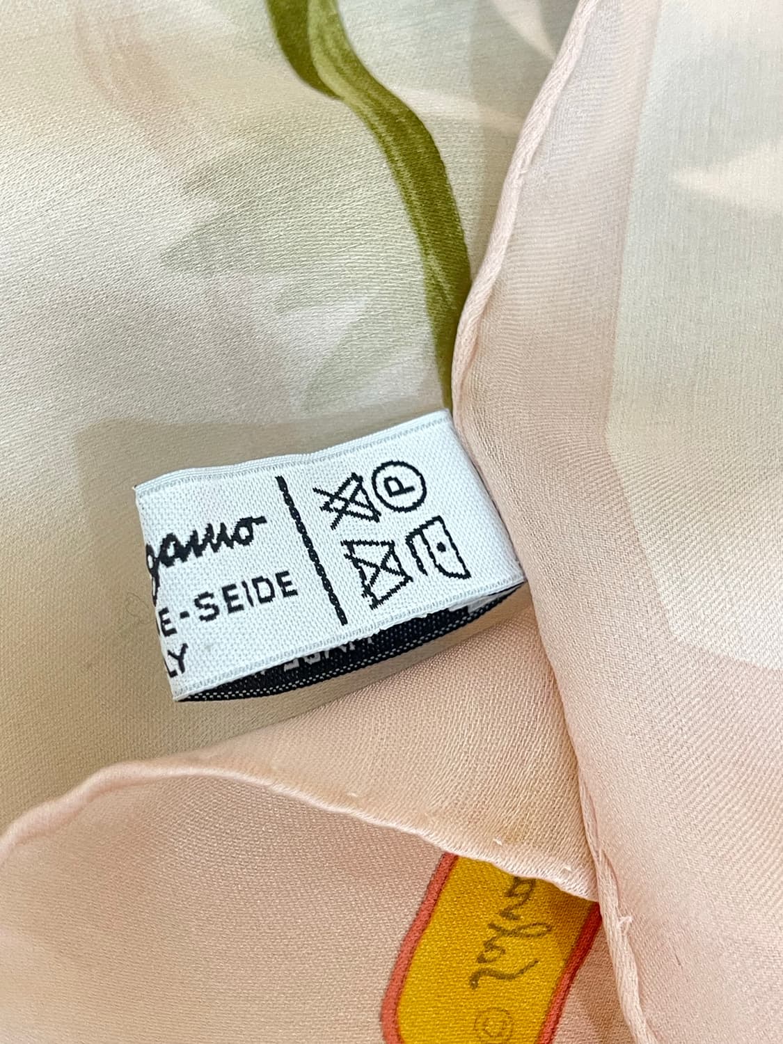 페라가모 실크 머플러 상품이미지8