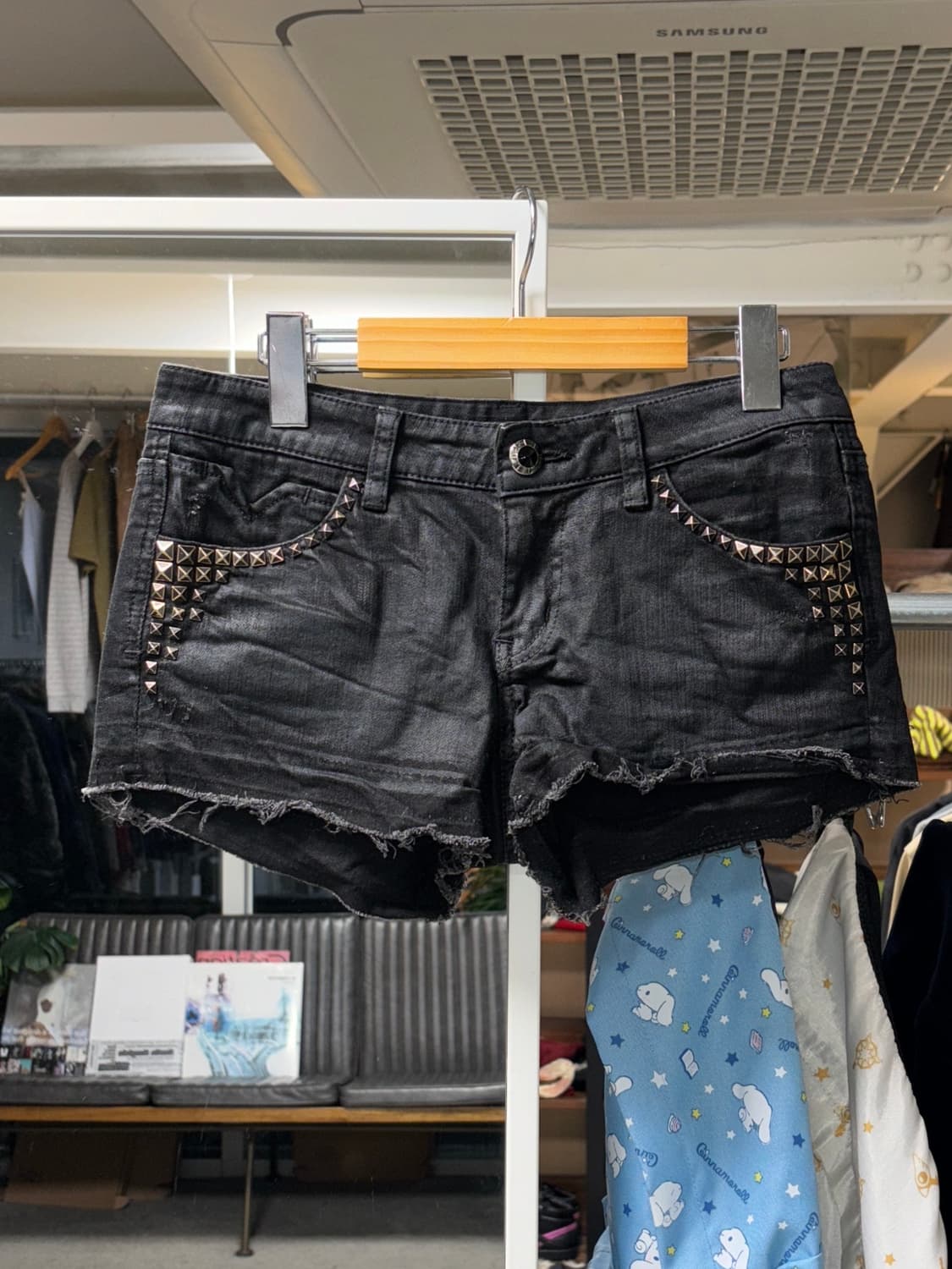 버커루 스터드 데님 쇼츠 상품이미지1