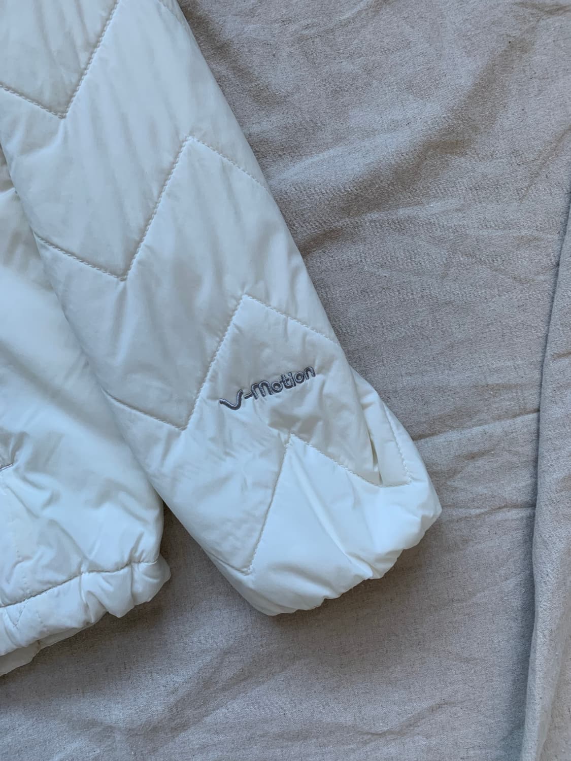 노스페이스 V-Motion 로고 화이트 경량 패딩 상품이미지7