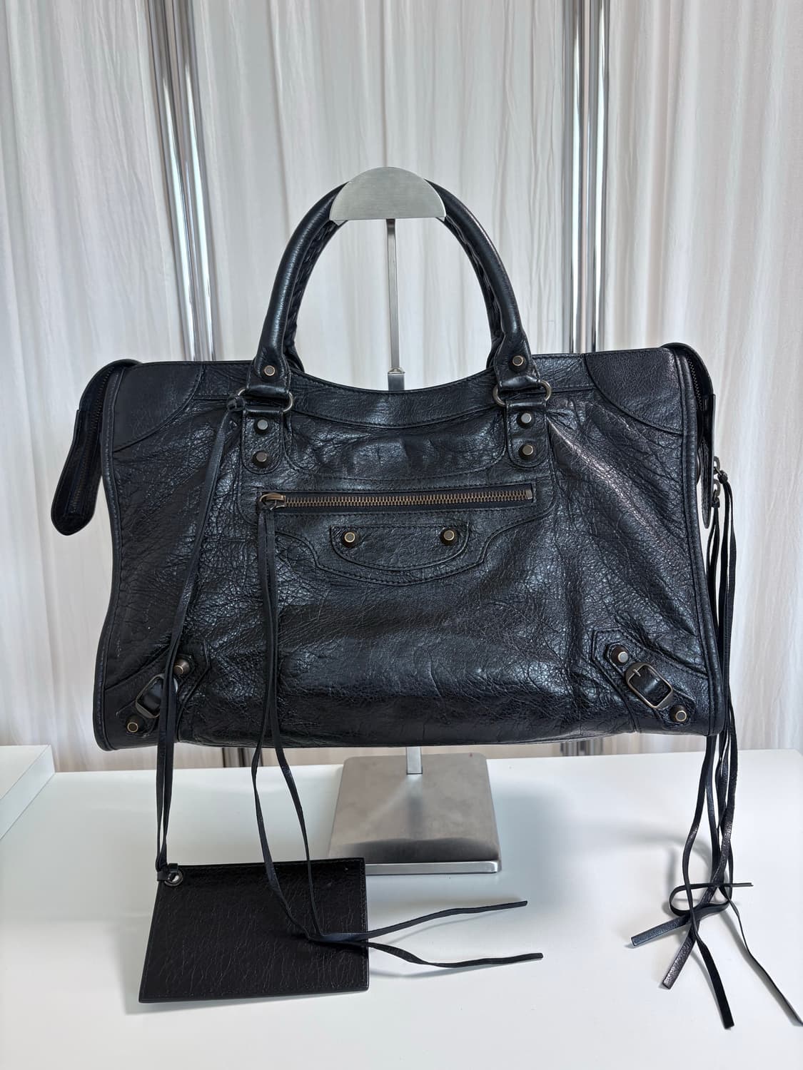 발렌시아가 시티 모터백 블랙 미디움 상품이미지1