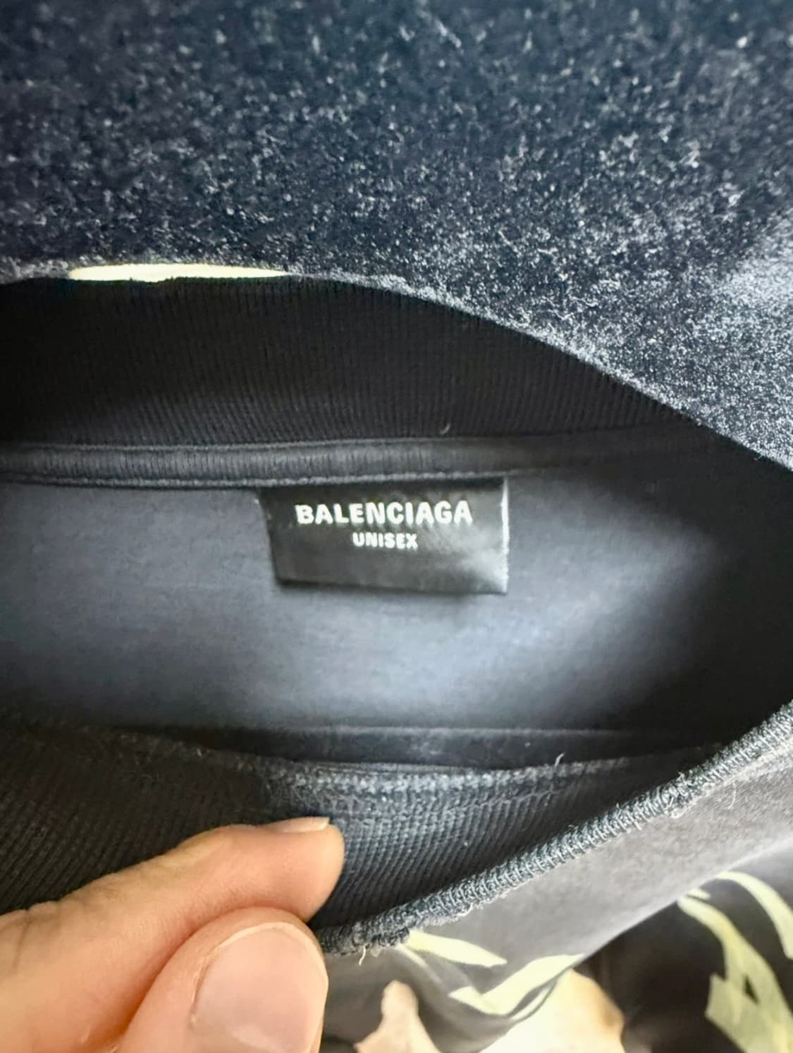 발렌시아가 테이프 타입 롱슬리브 팝니다. 상품이미지2