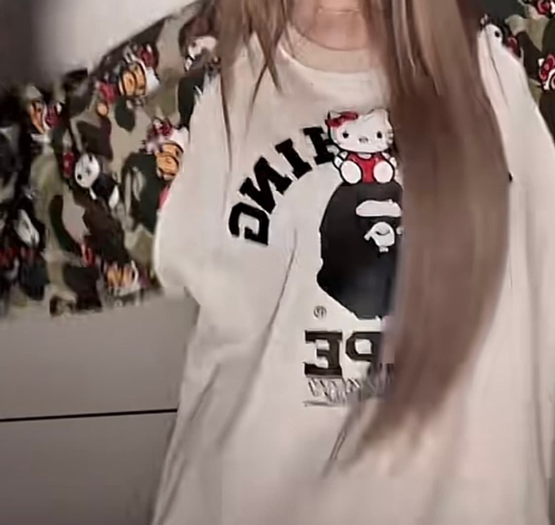 구합니다) 베이프 헬로키티 콜라보 맨투맨 상품이미지1
