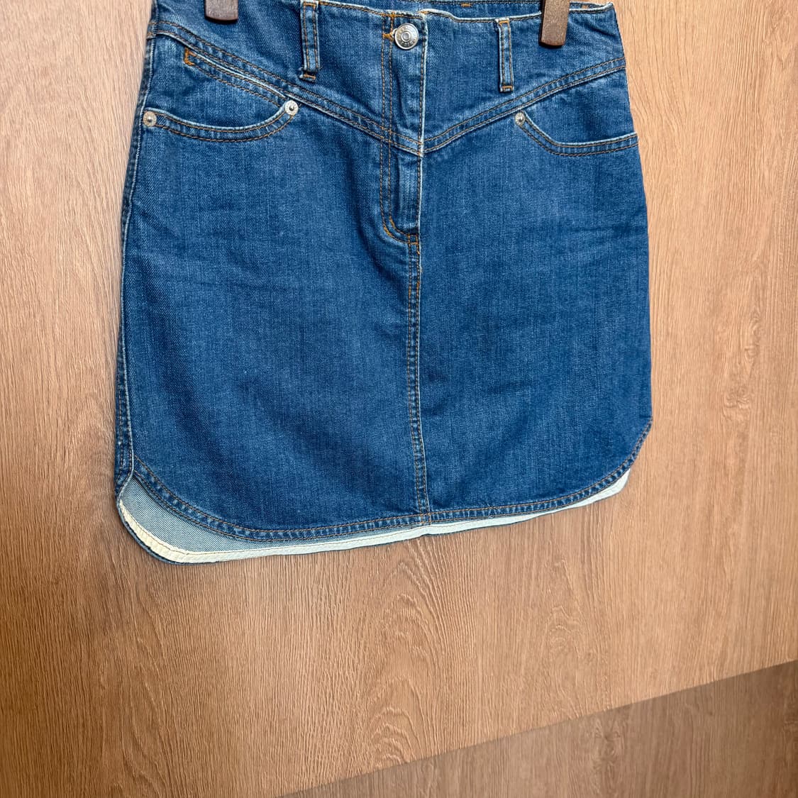 씨 바이 끌로에 데님 미니 스커트 백 로고 패치 디테일 중청 상품이미지6