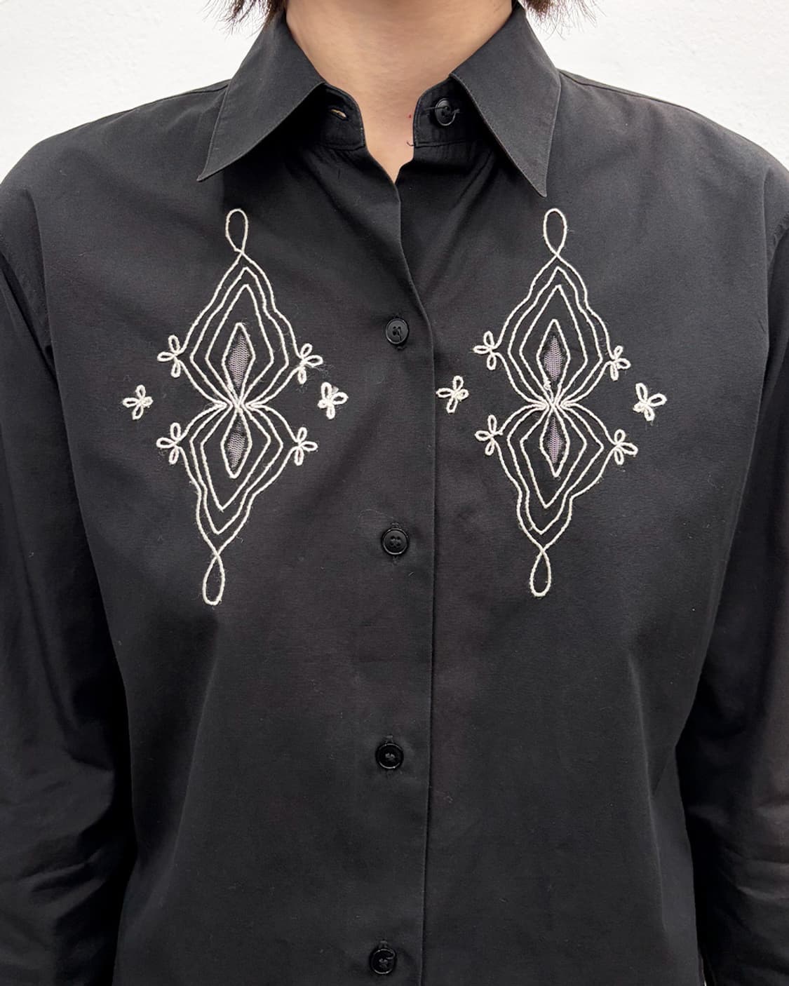 아네스베 자수 디테일 셔츠 상품이미지4