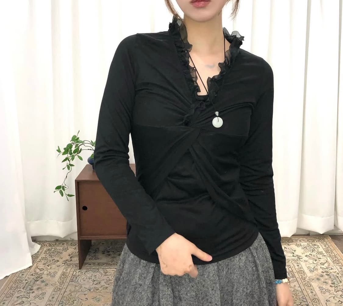 꼬임 디테일 레이스 탑  상품이미지1