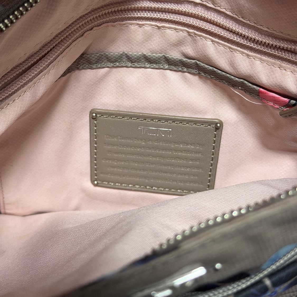 투미(TUMI) 패턴 크로스백 상품이미지3