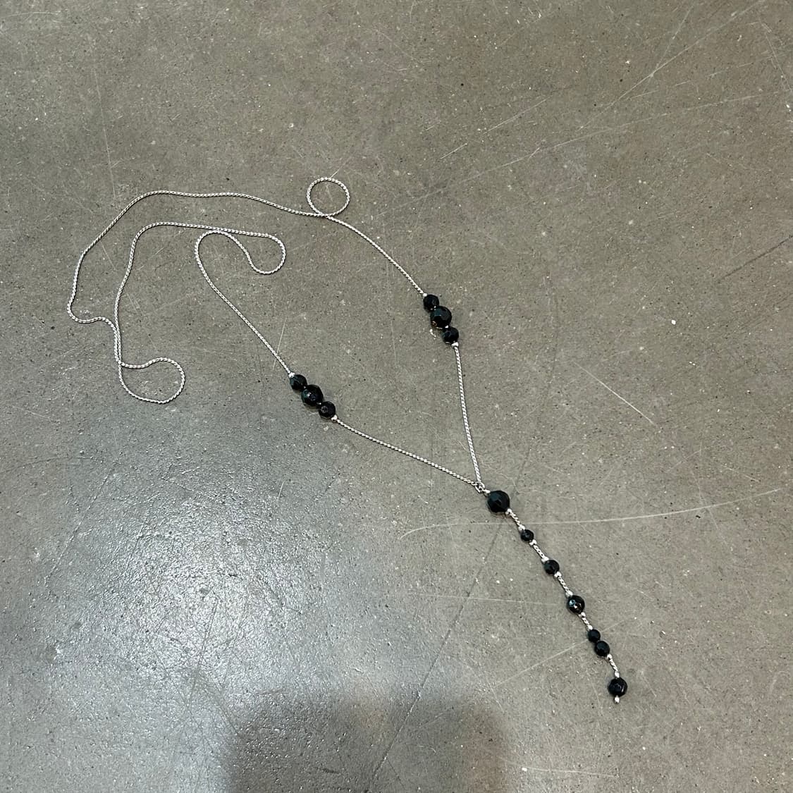 블랙 비즈 드롭 목걸이 상품이미지2