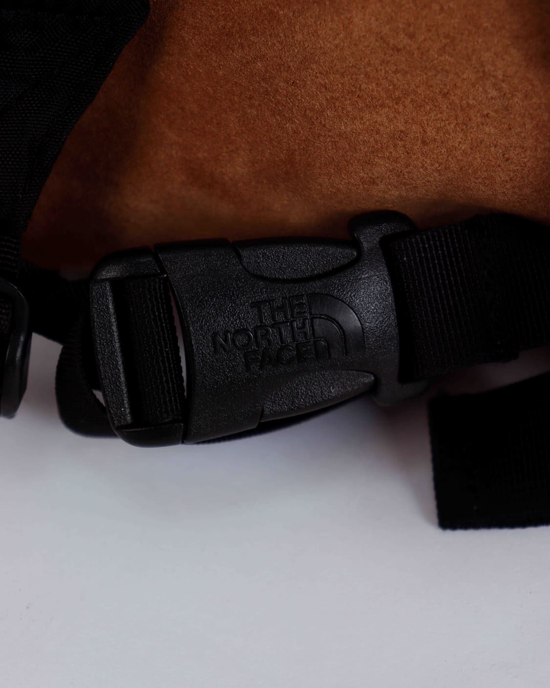 [THE NORTH FACE] 도트 패턴 스웨이드 데이팩 상품이미지6