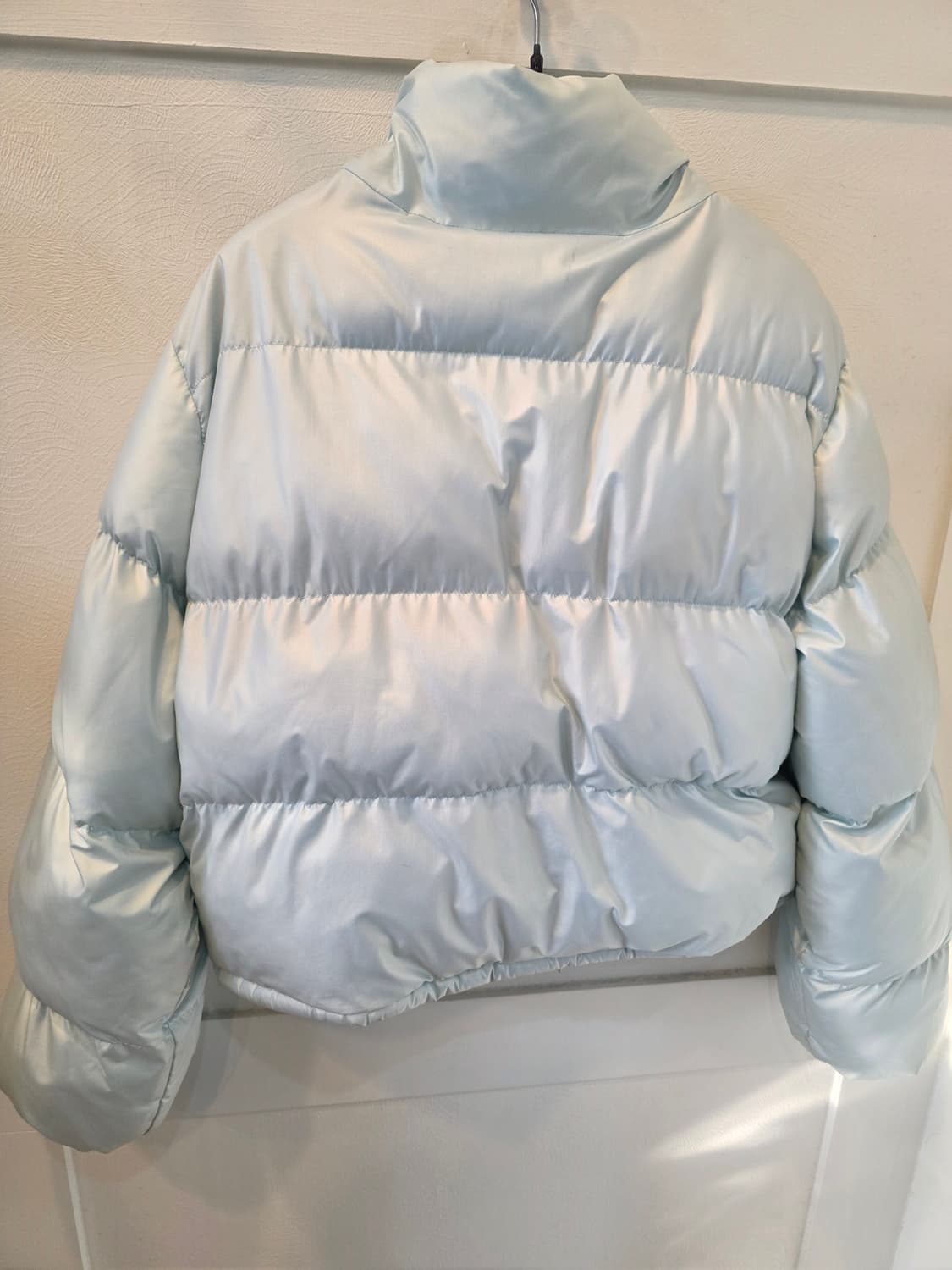 비터셀즈  그로시 크롭 푸퍼자켓  라이트블루패딩 점퍼 상품이미지4