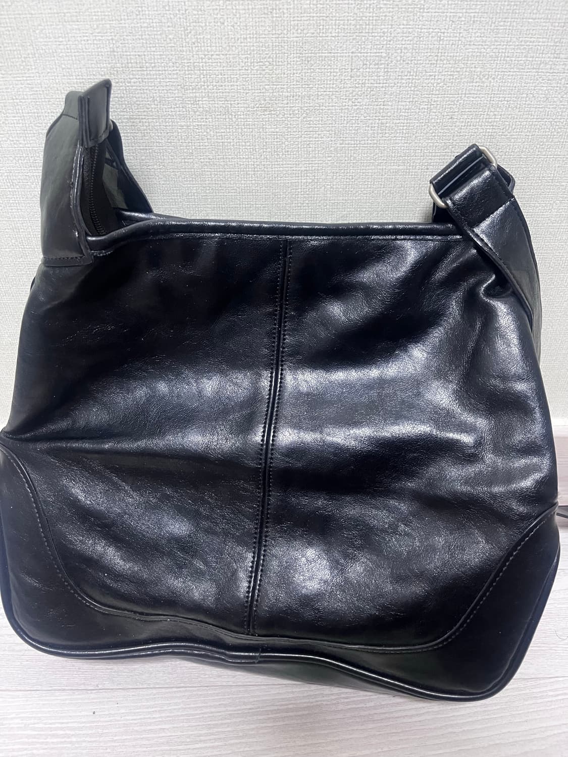 밀로 아카이브 쉘 레더 데이 백 상품이미지3