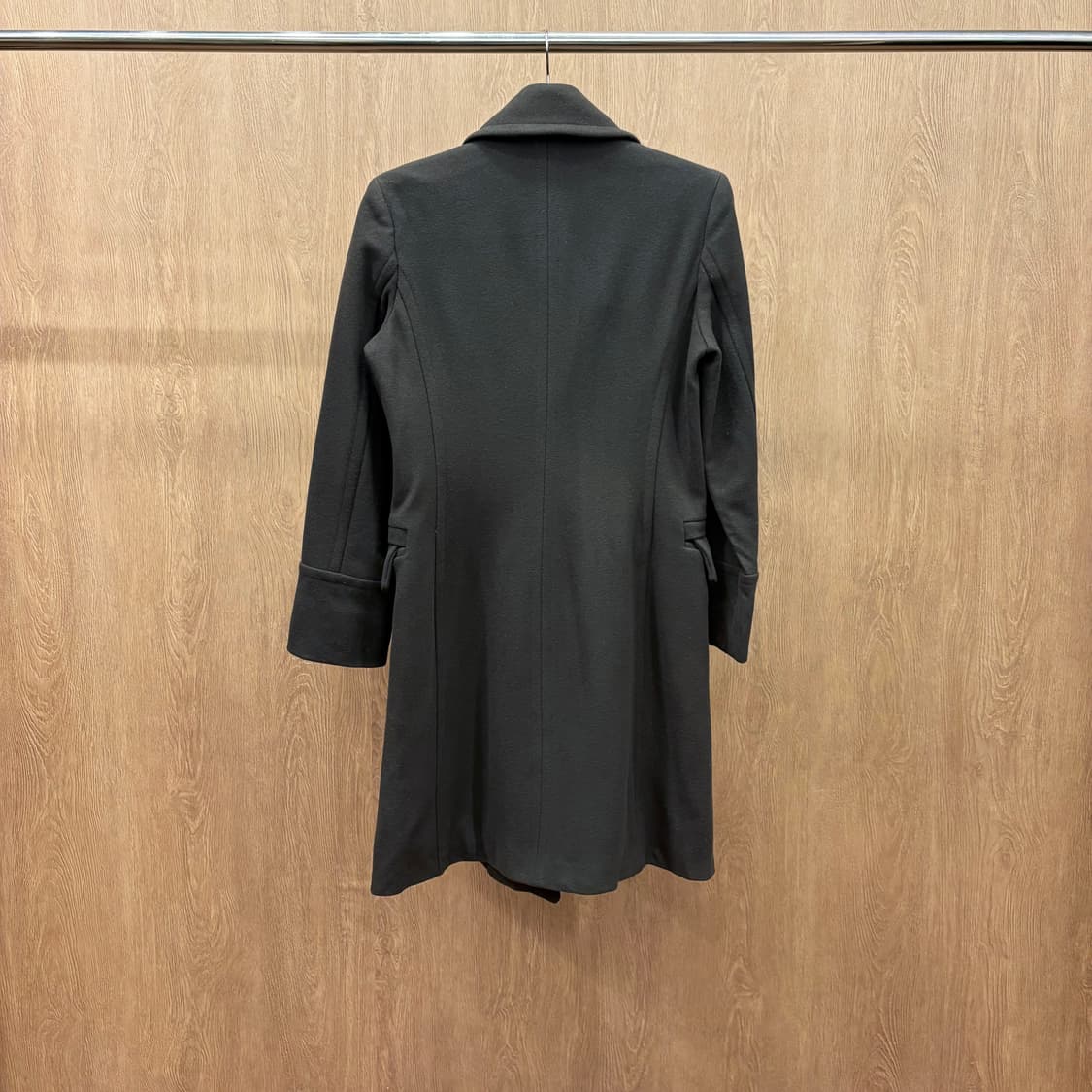 막스앤코 클래식 더플 코트 더블 버튼 허리 절개 소매 스트랩 디테일 카키 상품이미지3