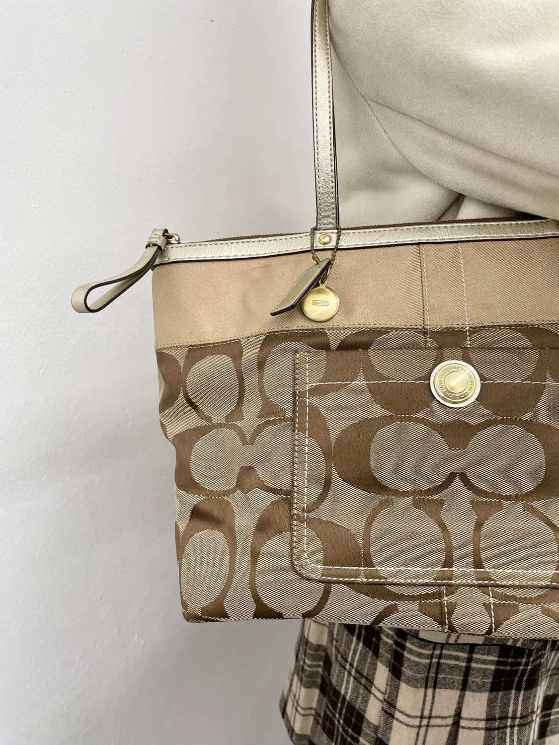 코치 시그니처 자카드 숄더백  상품이미지3