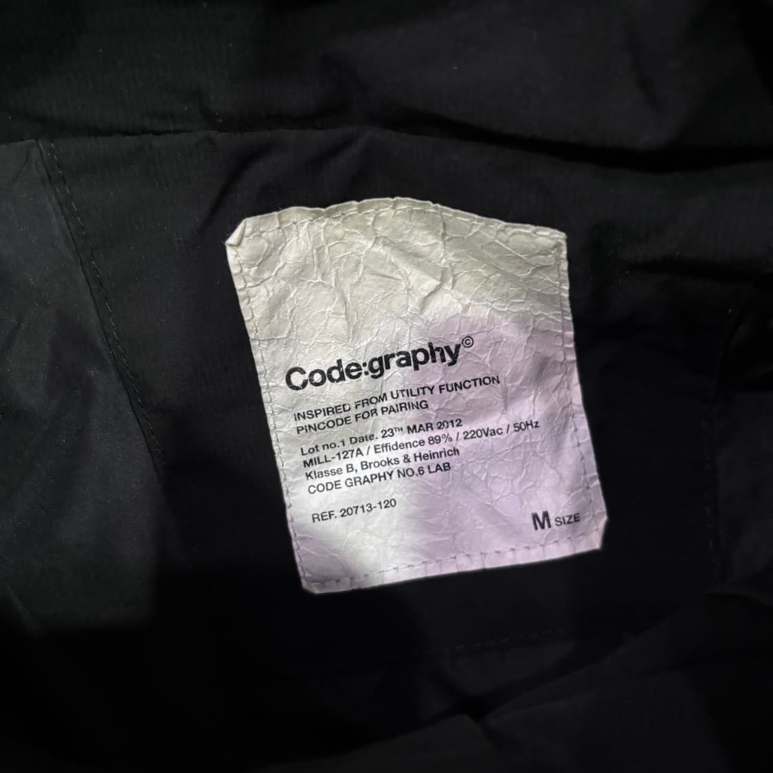 코드그라피 블랙 스몰로고 바람막이 상품이미지3