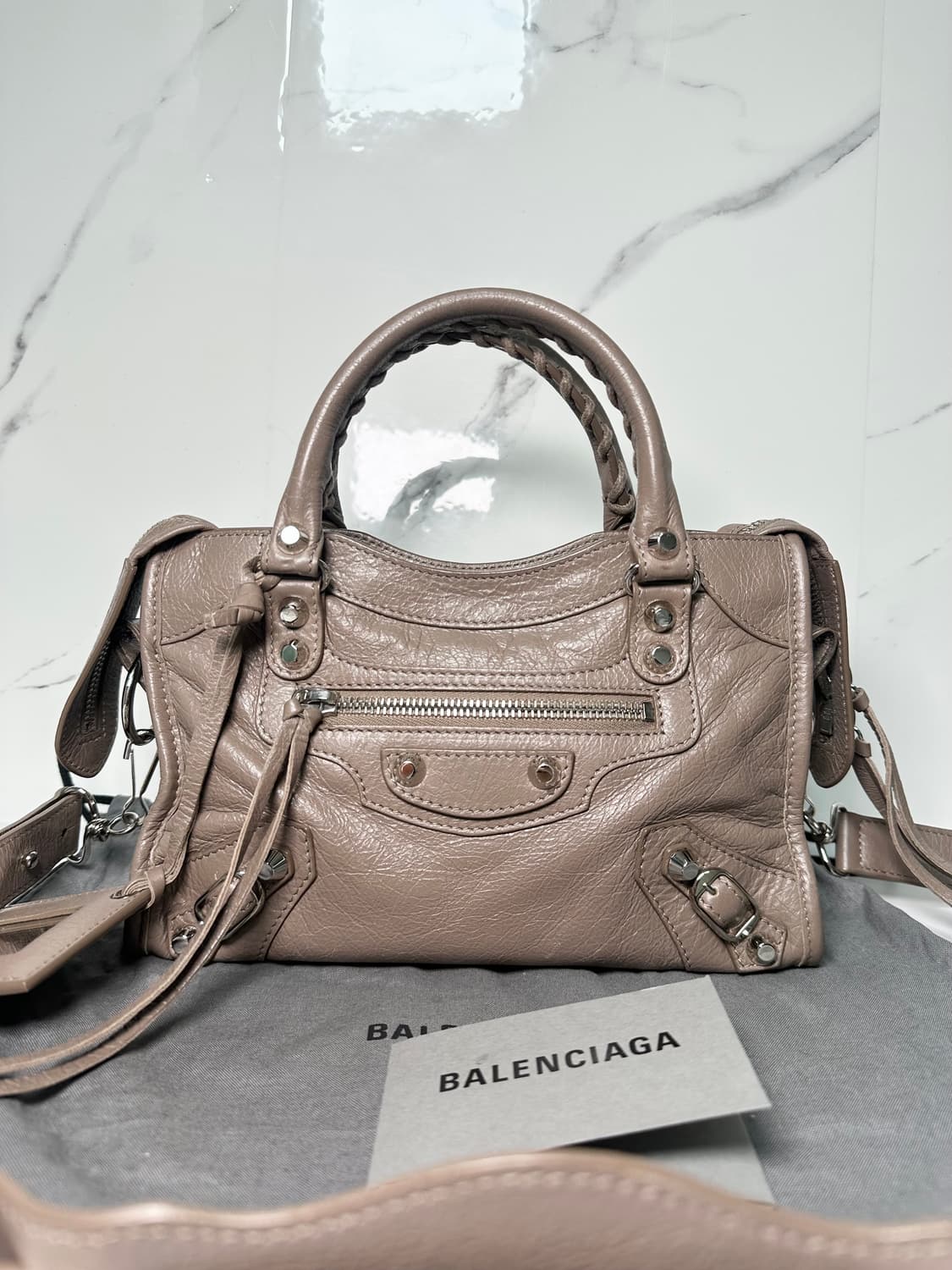 [SA급 정품] 발렌시아가 시티 모터백 미니 베이지브라운 상품이미지2