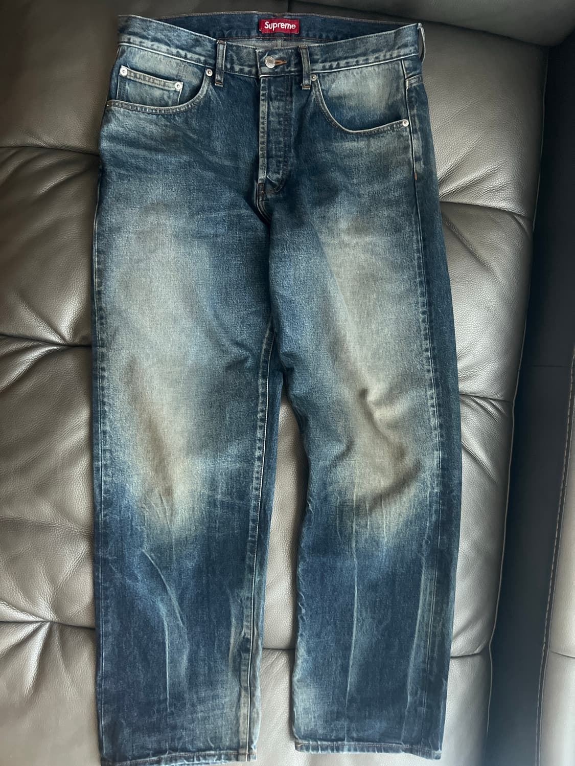 슈프림 디스트레스드 루즈 핏 셀비지 진 워시드 인디고 - 25SS 상품이미지3