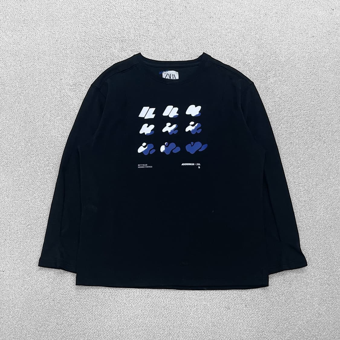 아더에러 x 자라 그래픽 롱슬리브 블랙 상품이미지1