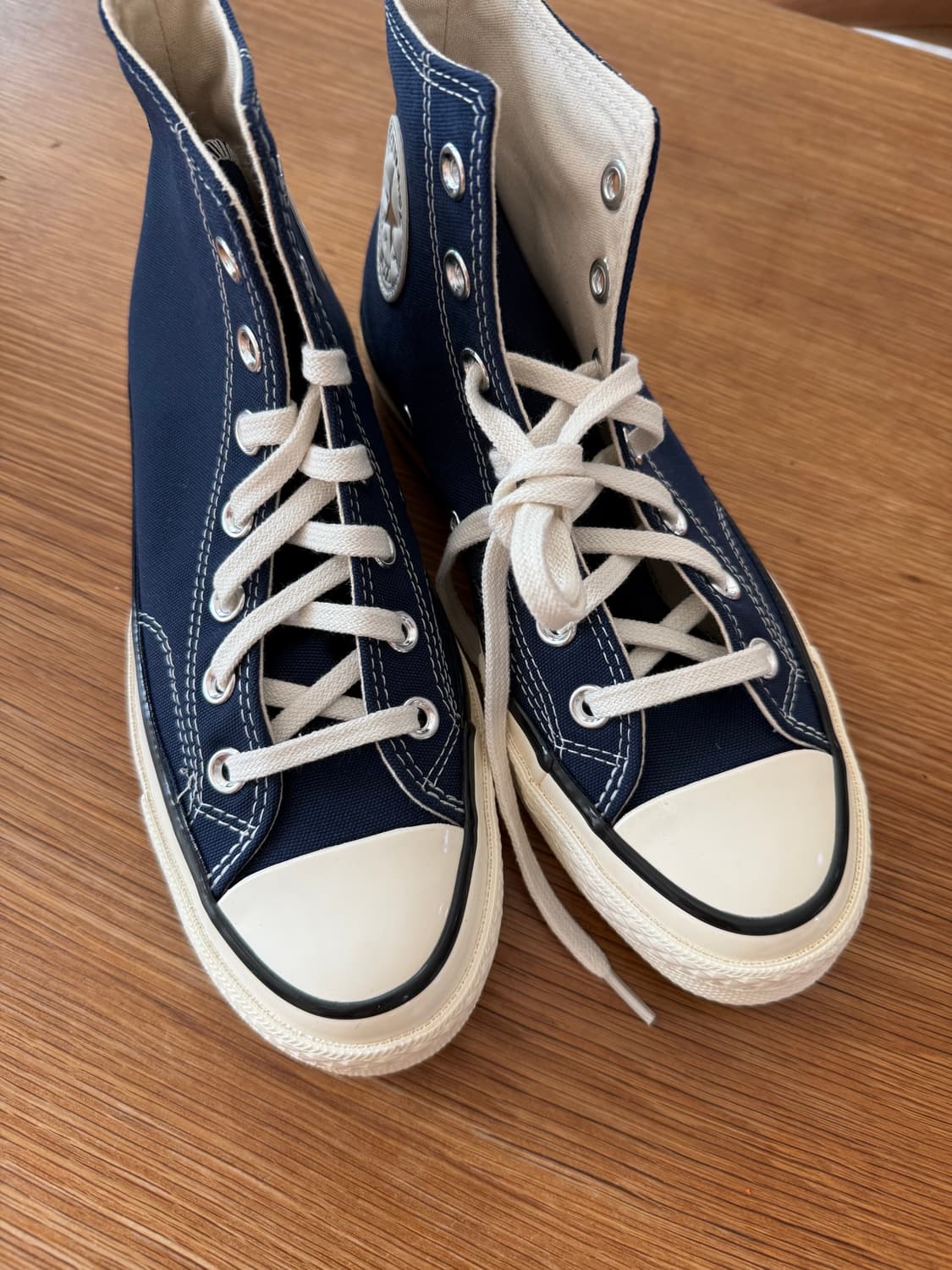 컨버스 척 테일러 새상품 240사이즈입니다. 상품이미지2