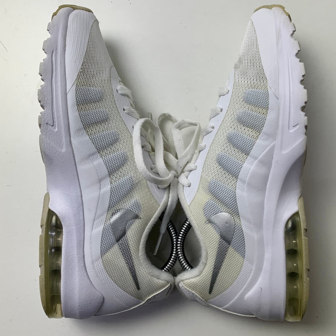 [245/정품] 나이키 에어맥스 인비고 여성 운동화 신발
 상품이미지3