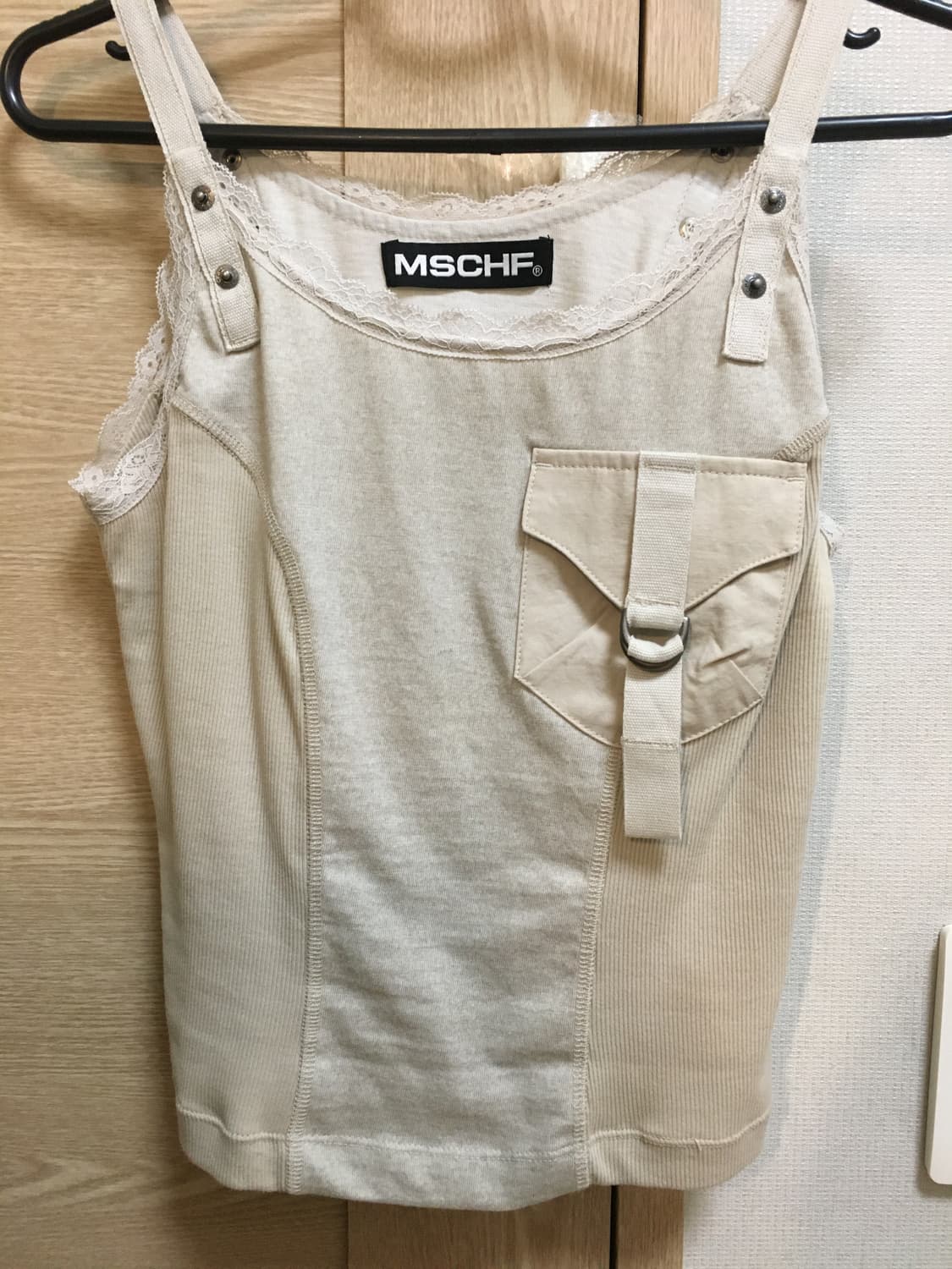 미스치프 레이스 스트랩 슬리브리스 베이지 상품이미지1