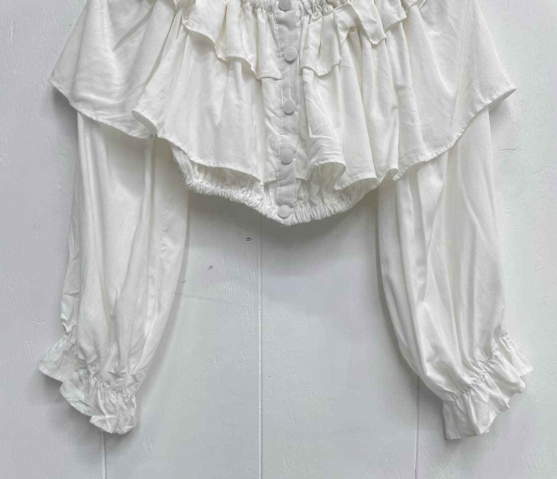 아반드레스 프릴 크롭 오프숄더 블라우스 상품이미지5