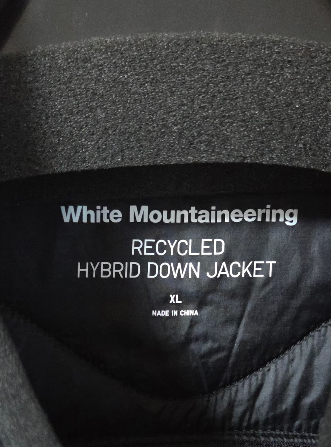 유니클로 화이트마운티니어링 경량 패딩 하이브리드 상품이미지4