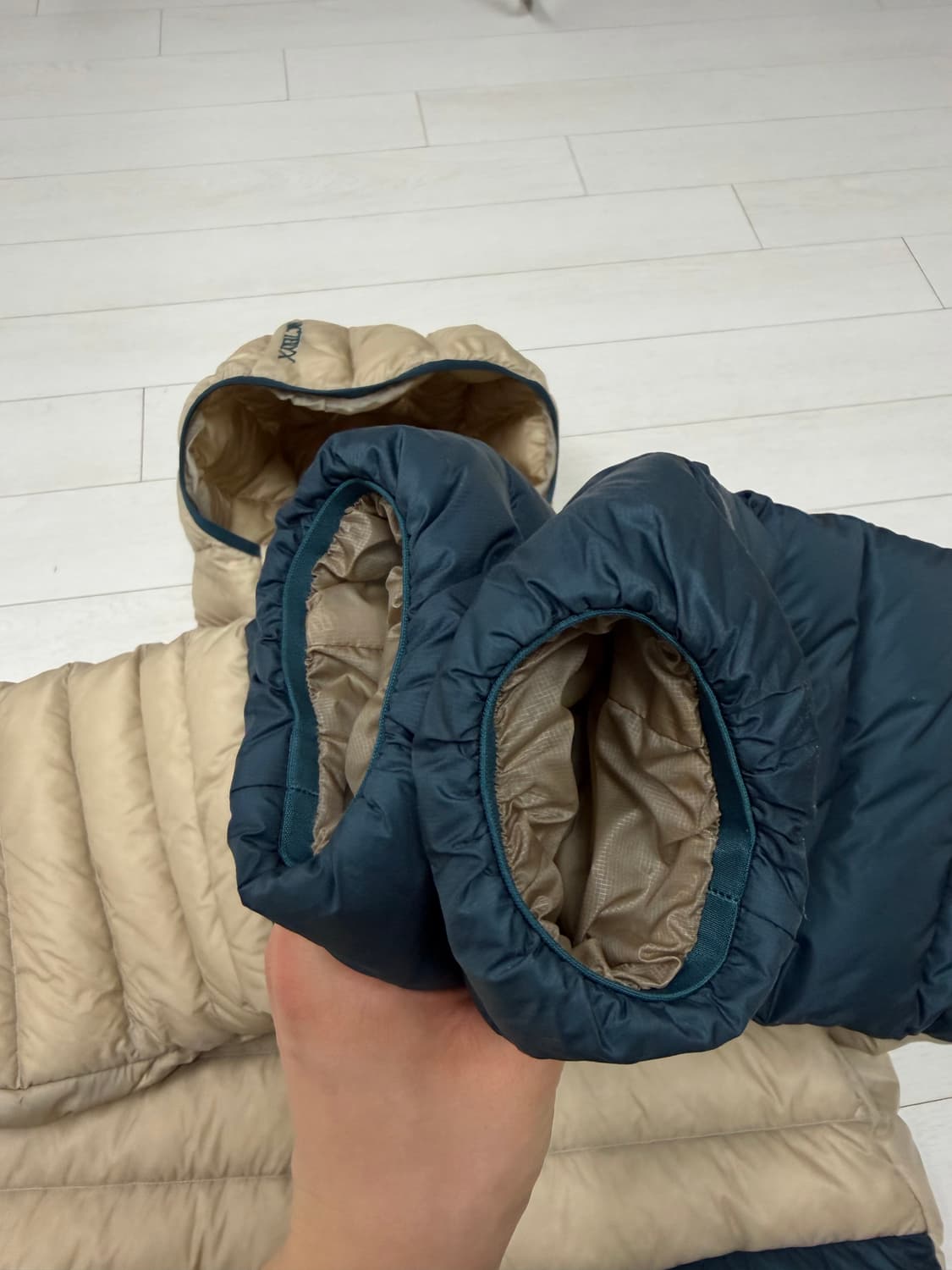 아크테릭스 세륨 후디 M 사이즈   상태 8.5/10  오른팔 중간 실밥 상품이미지2