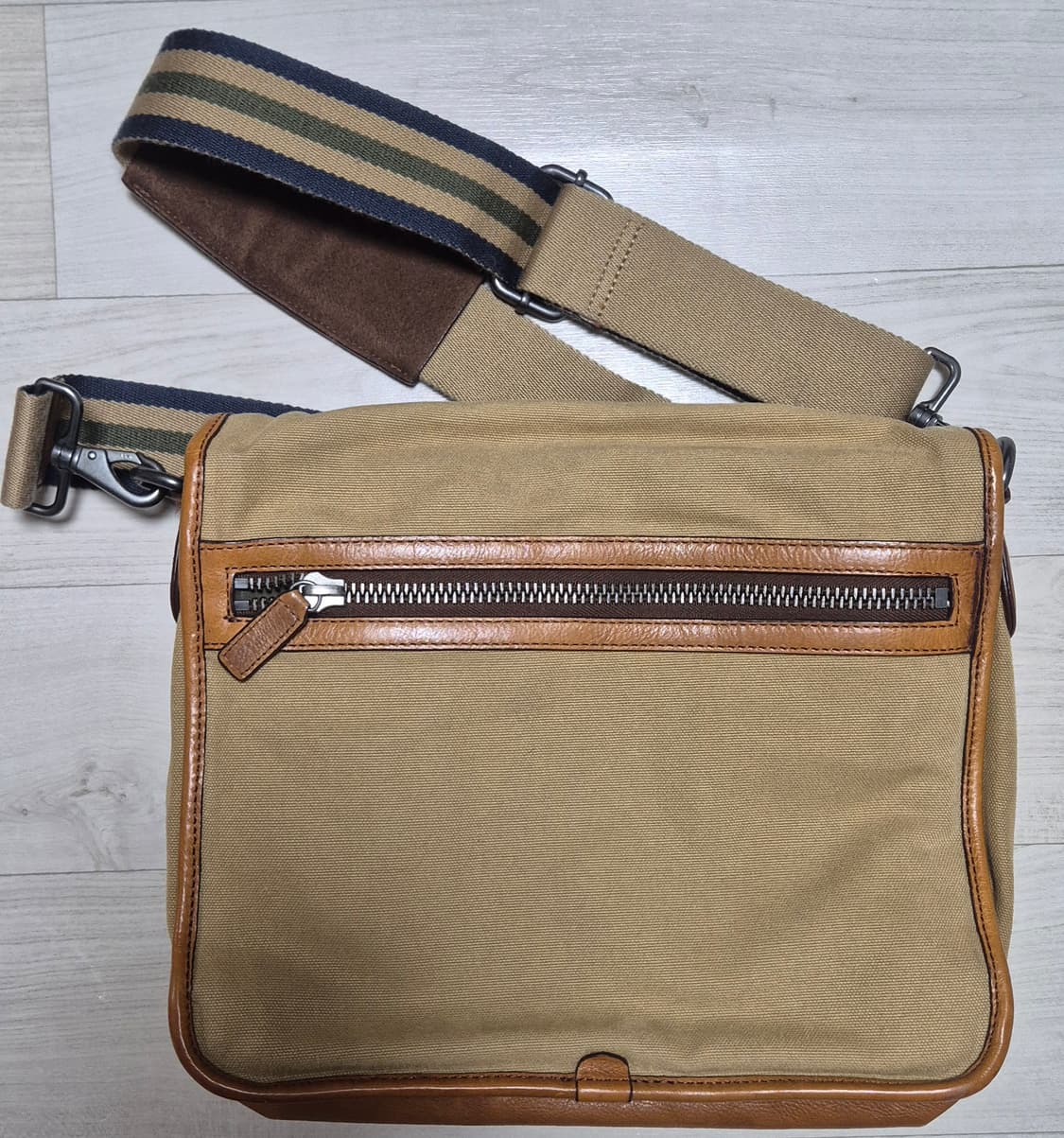 브룩스 브라더스 캔버스 레더 메신져백 상품이미지2