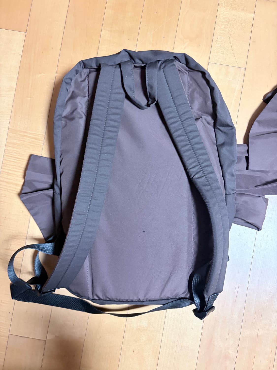 이우가마카라스 백팩 브라운 상품이미지2