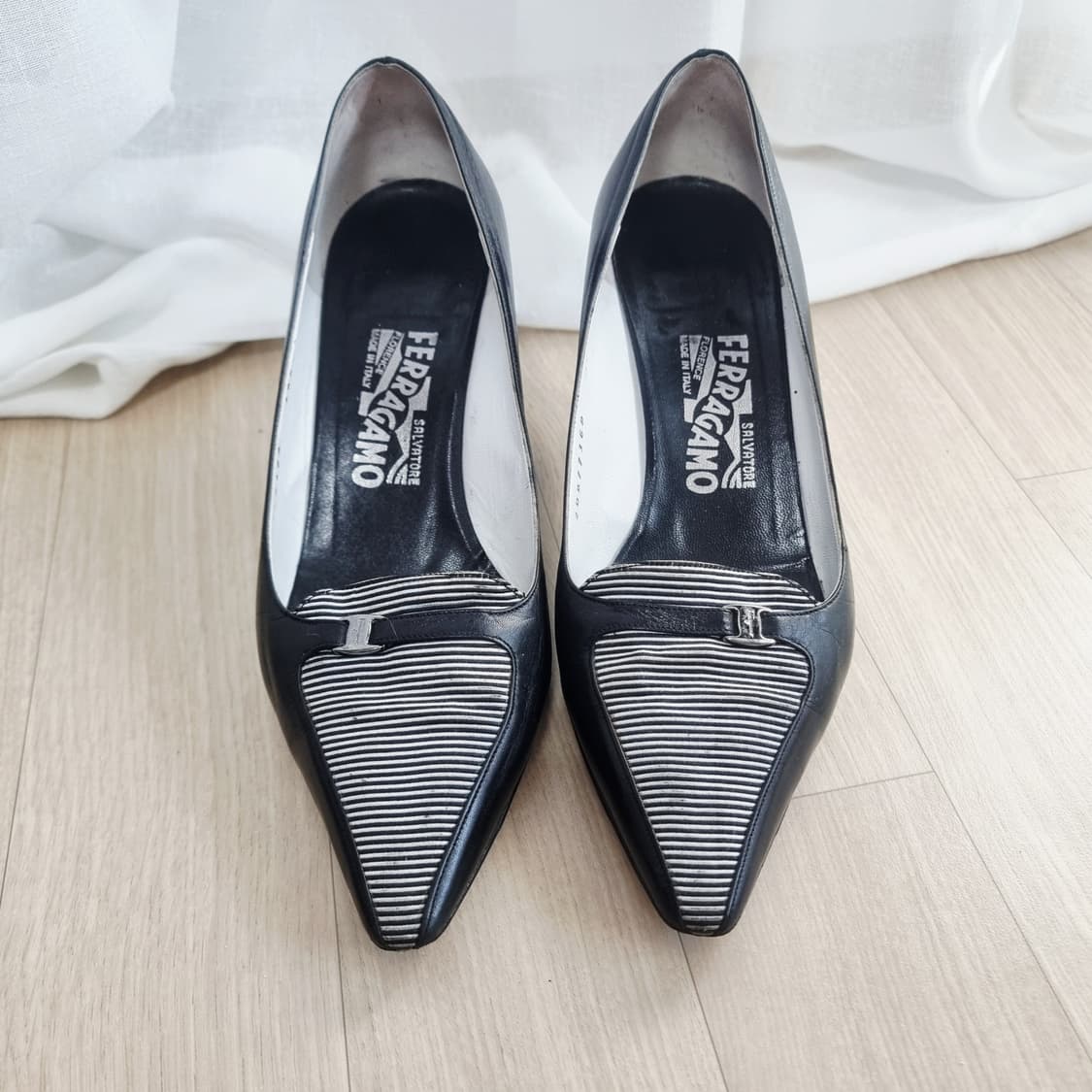 페라가모 스트라이프 힐 구두 슈즈 (240/표기 7) 상태수선필요 상품이미지1