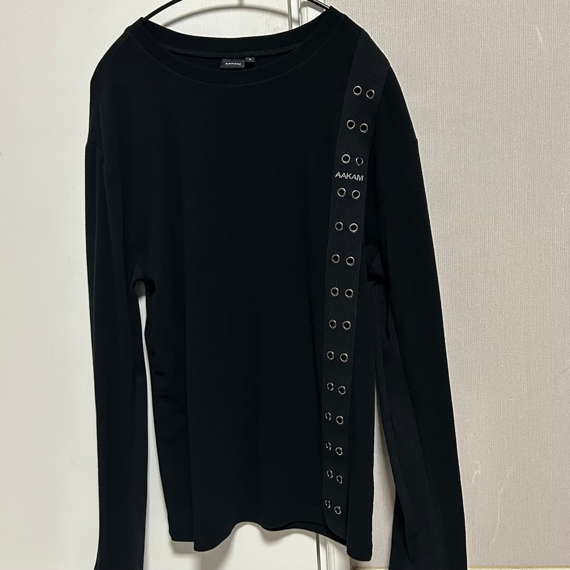 아캄 사이드 아일렛 롱슬리브 블랙 2사이즈 상품이미지1