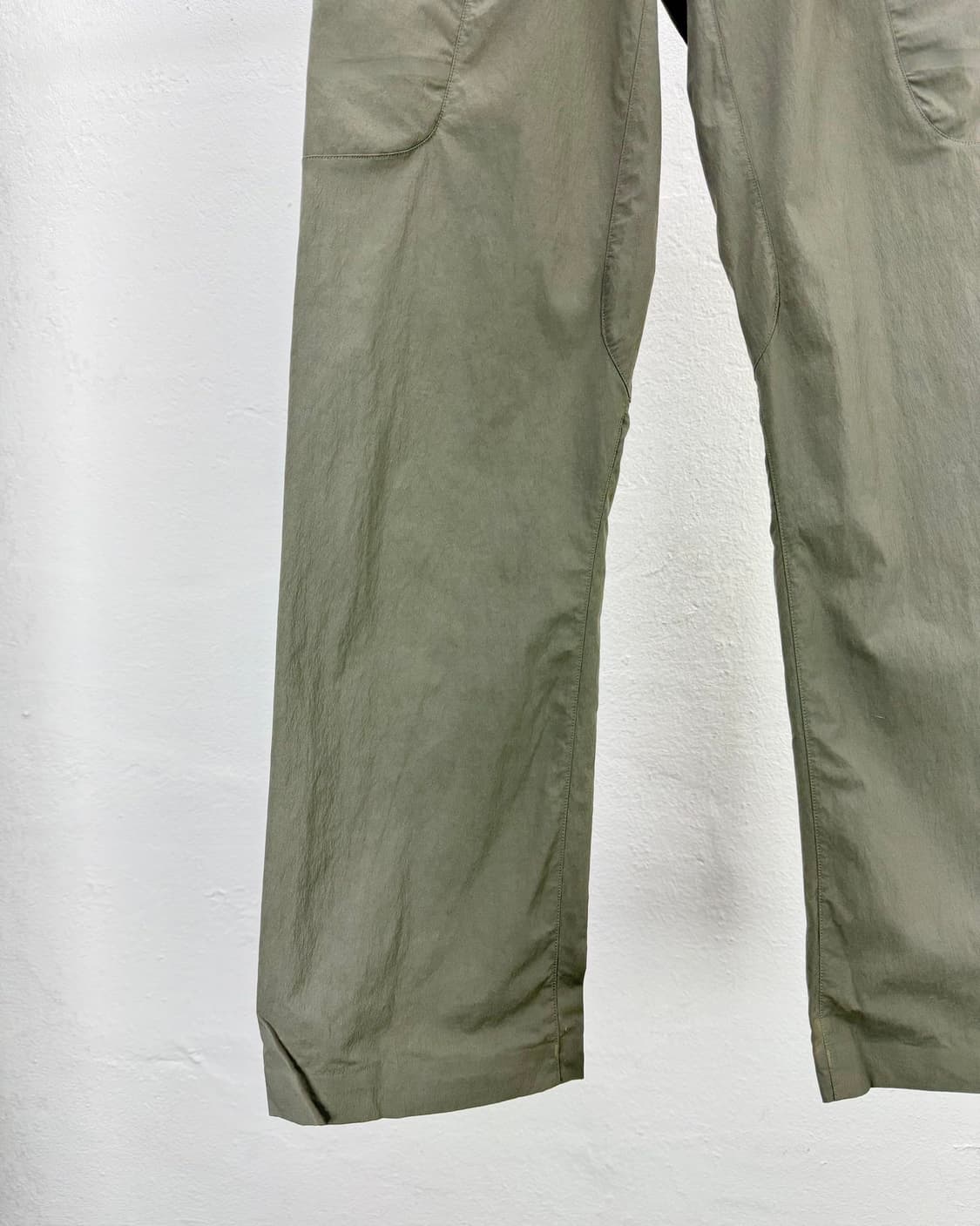 아크테릭스 펠리세이드 카키 멀티 지퍼 나일론 팬츠 상품이미지4