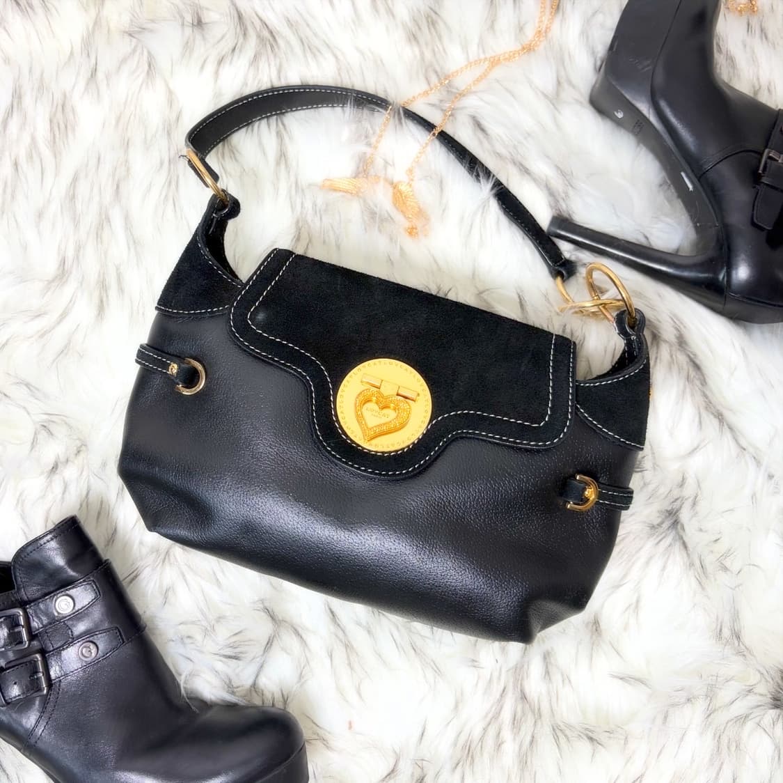 Lovcat 러브캣 블랙 골드 하트 숄더백 상품이미지1