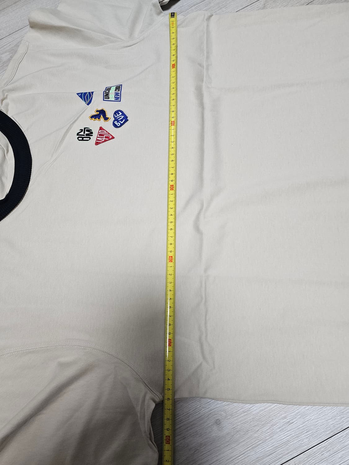 아더에러 배지 반팔티 A2 새상품 판매합니다  상품이미지5