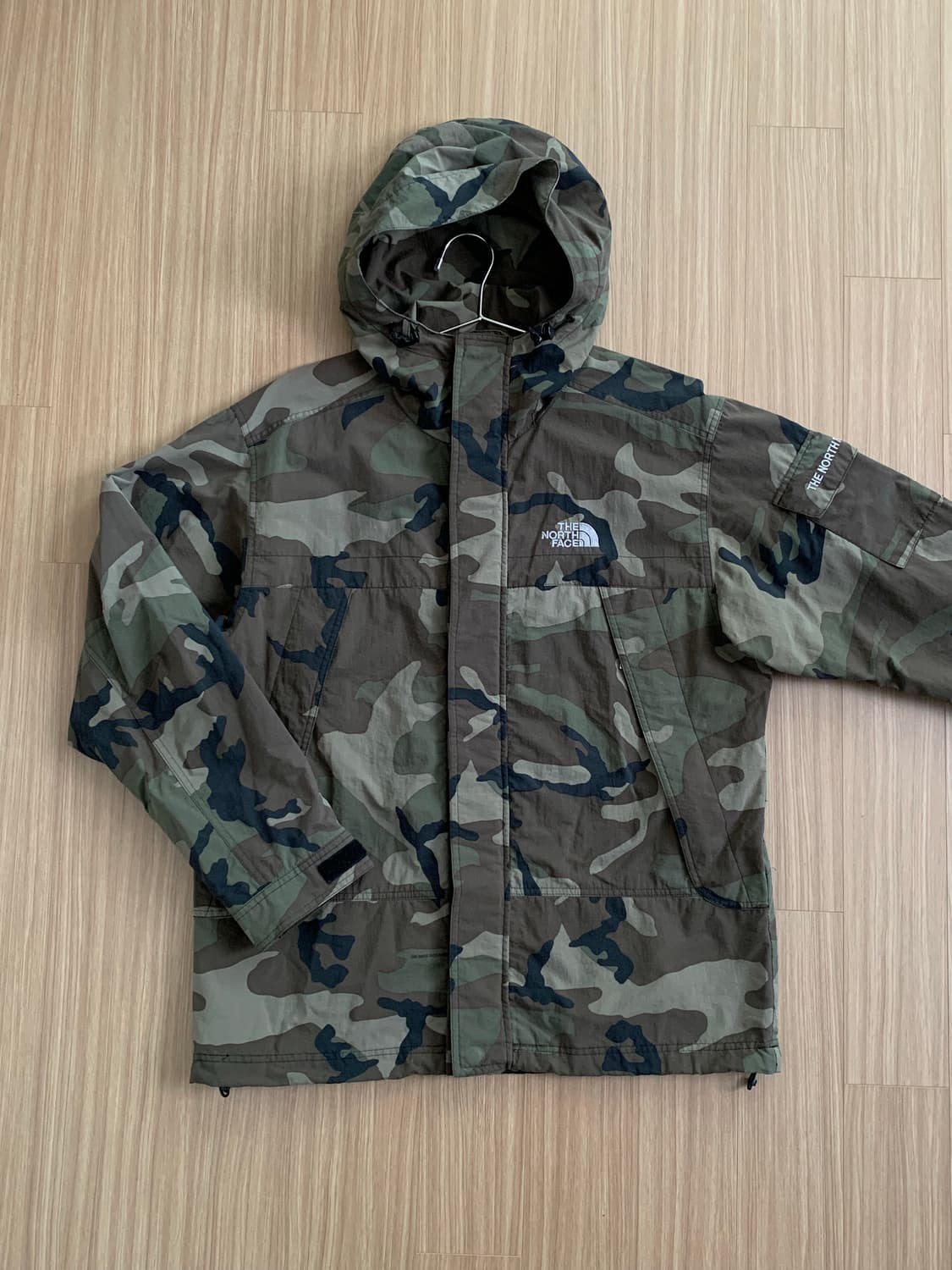 노스페이스 밀리터리 카모 바람막이 상품이미지1
