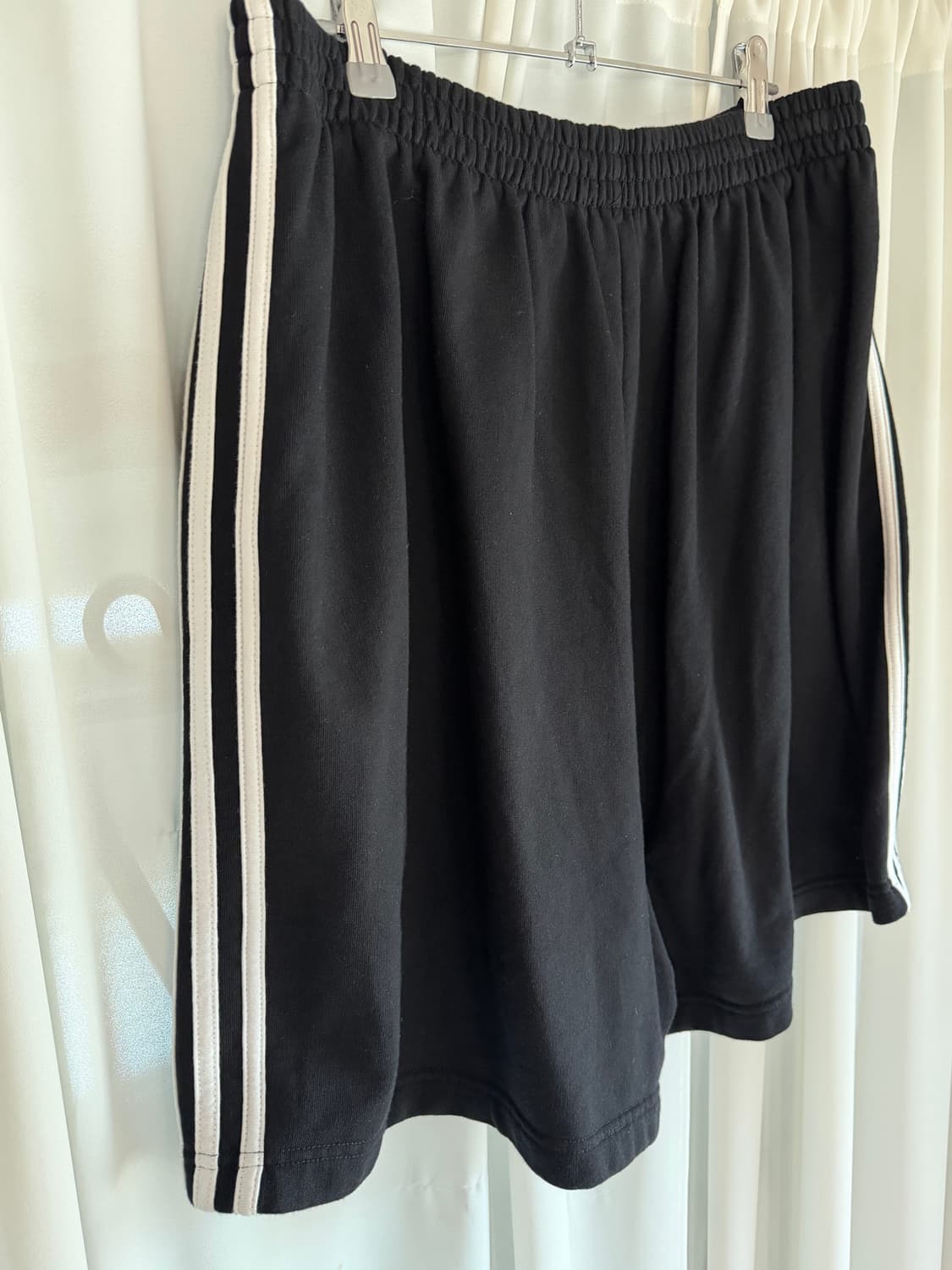 발렌시아가 adidas플리스 라지 쇼츠 반바지 상품이미지4