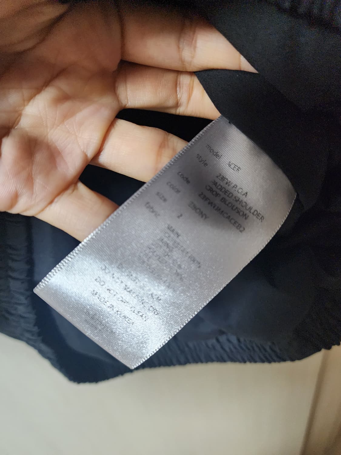 (새제품) 언더마이카 에이서 패디드 숄더 크롭 블루종 에보니 - 23FW 상품이미지7