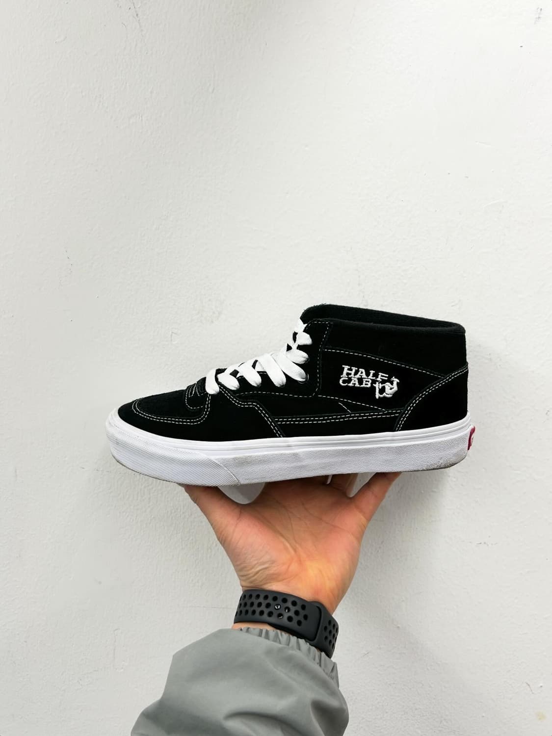 반스 하프캡 블랙 스웨이드 스니커즈 260 상품이미지1