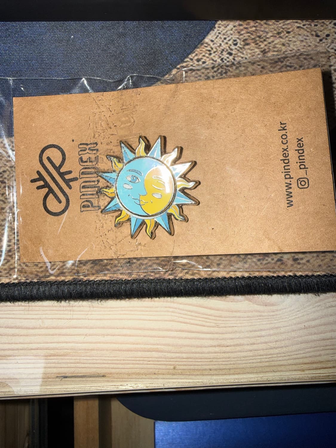 Pindex 해/달 에나멜 핀뱃지 새상품 상품이미지2