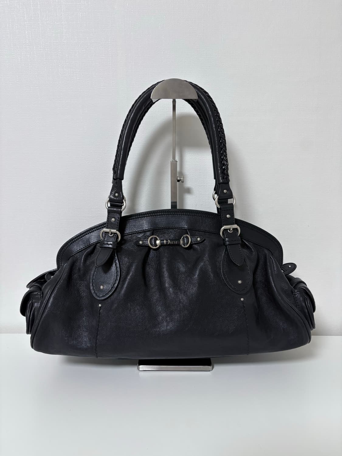 디올 사이드포켓 레더숄더백 상품이미지1