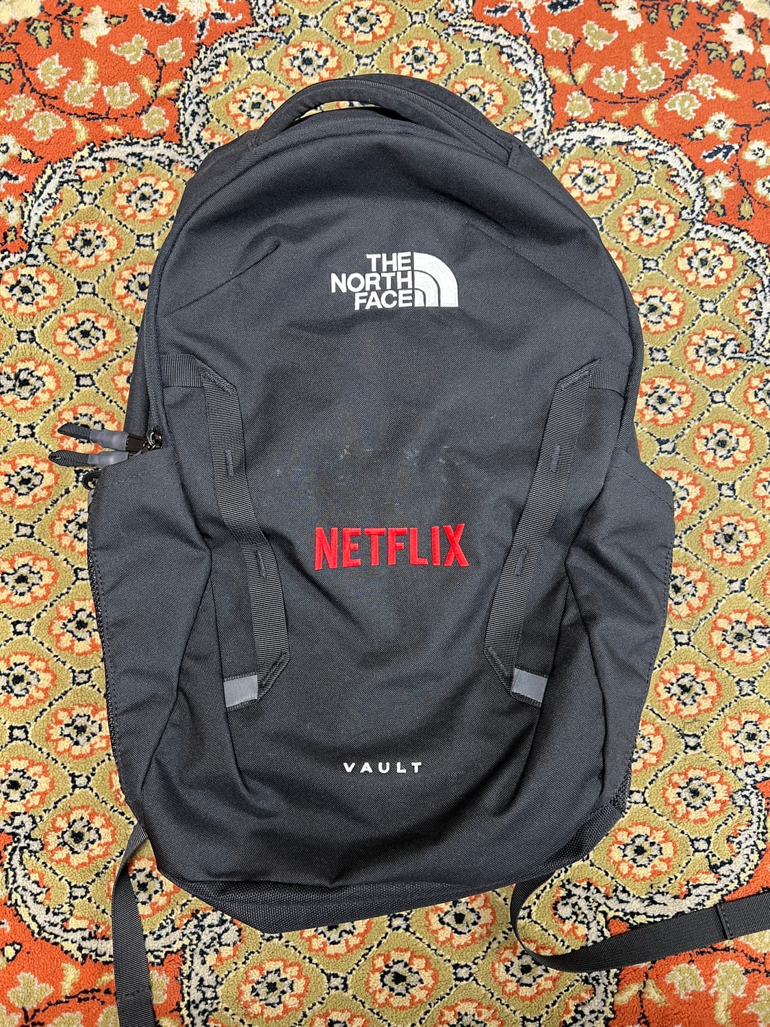 [OS] 노스페이스 Vault x 넷플릭스 콜라보 백팩 상품이미지1